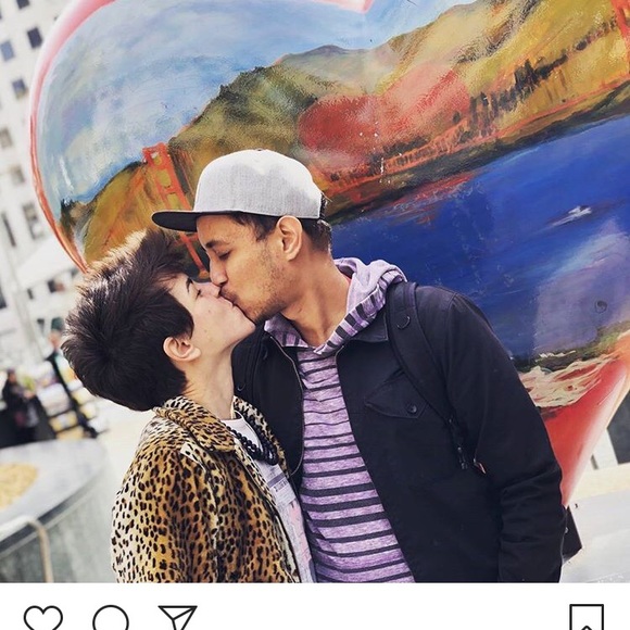 🖖🏼 - Picture 5 of 10